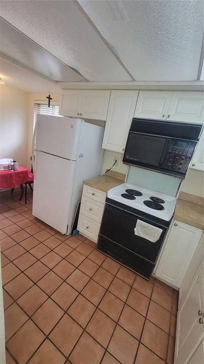 For Sale: $169,900 (2 beds, 2 baths, 970 Square Feet)