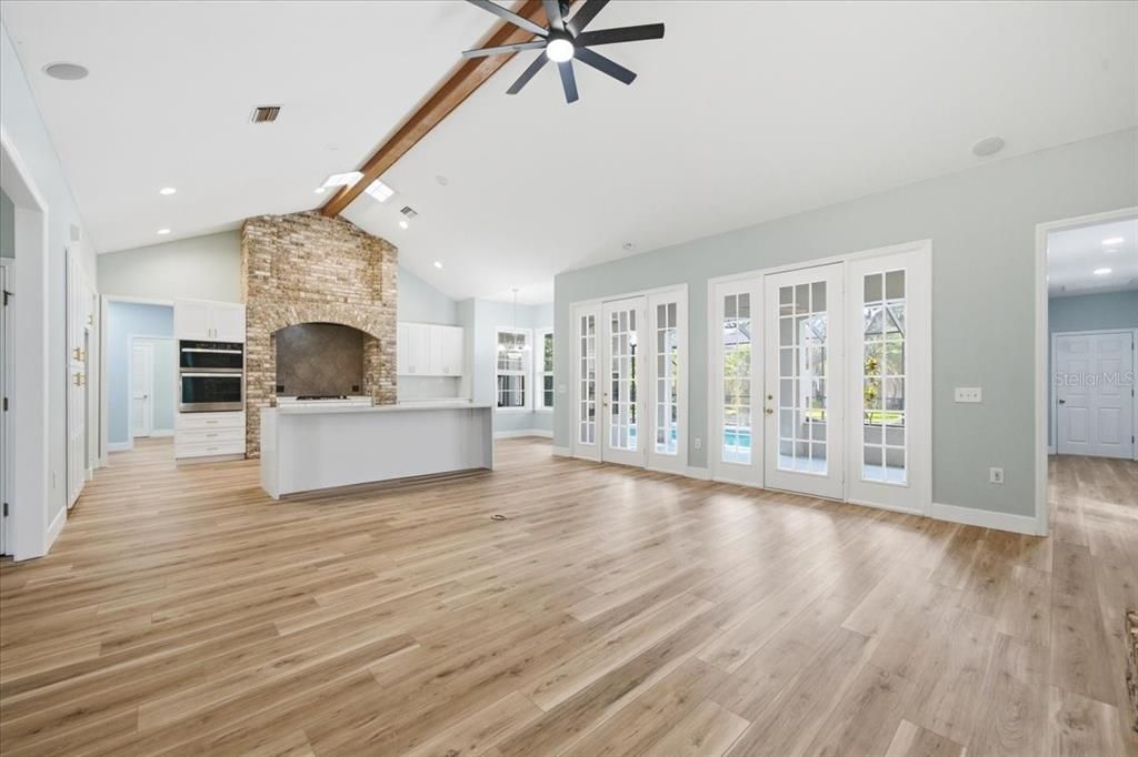 En Venta: $595,000 (4 camas, 3 baños, 3263 Pies cuadrados)