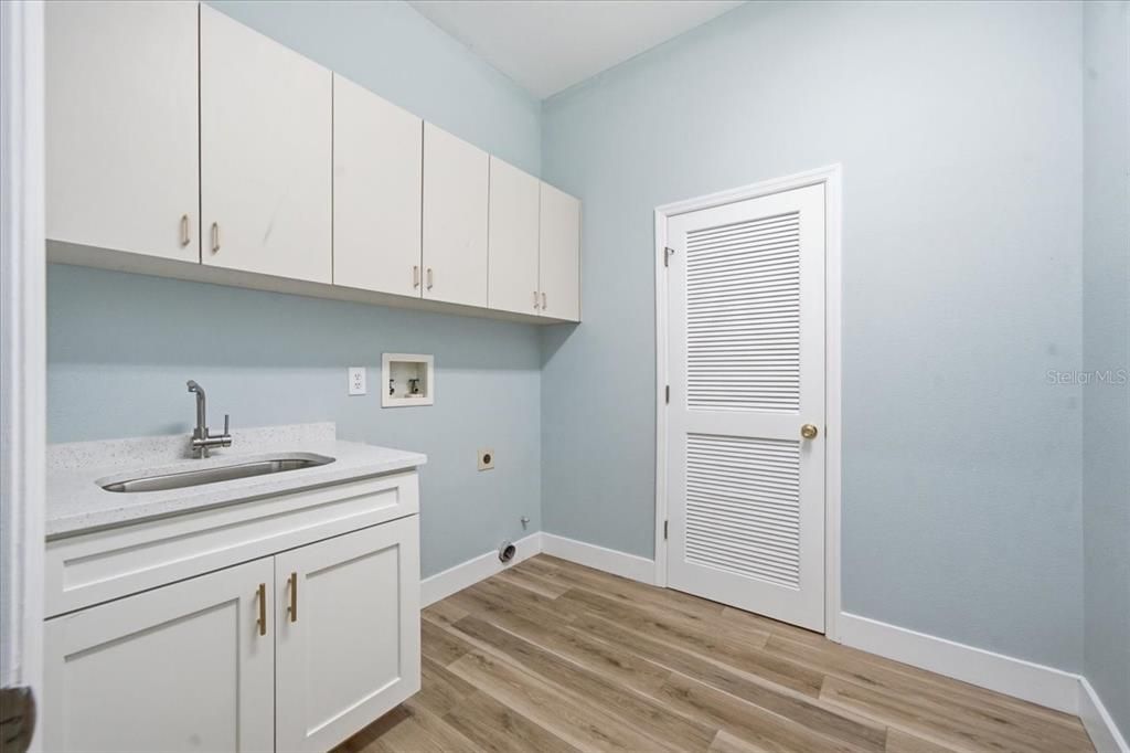 En Venta: $595,000 (4 camas, 3 baños, 3263 Pies cuadrados)