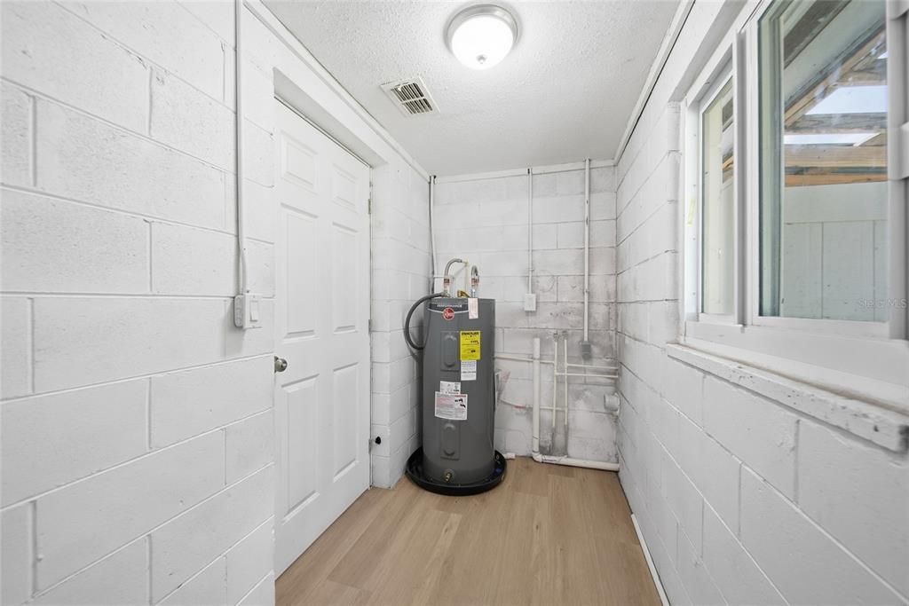 For Sale: $259,000 (4 beds, 1 baths, 1115 Square Feet)