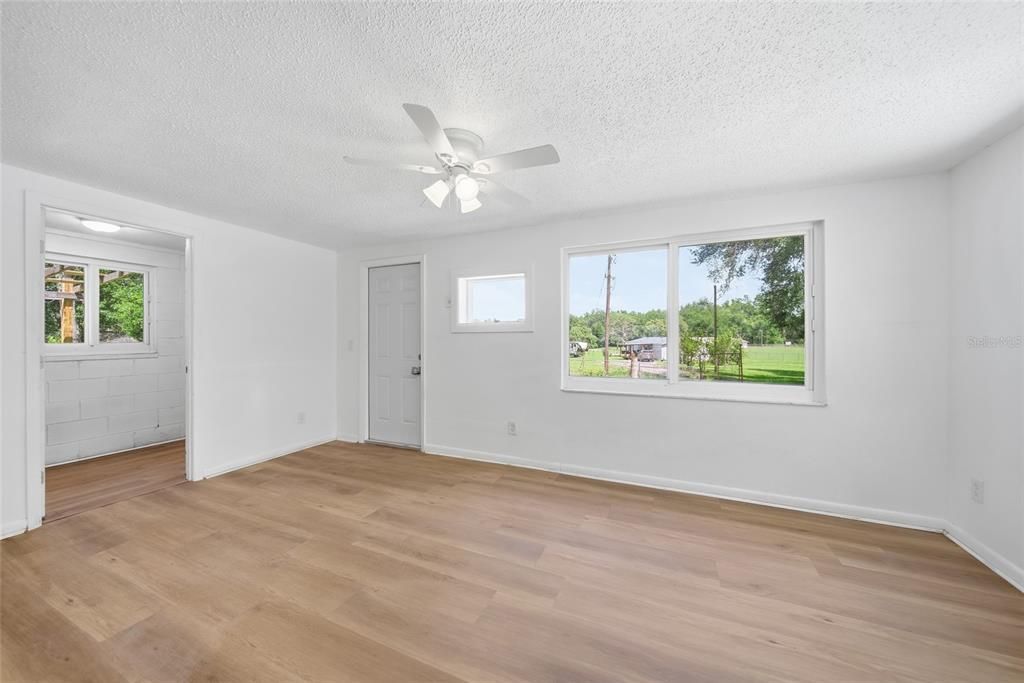 For Sale: $259,000 (4 beds, 1 baths, 1115 Square Feet)