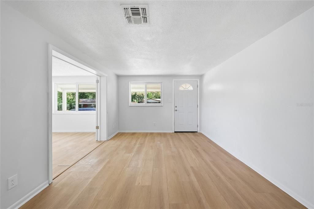 For Sale: $259,000 (4 beds, 1 baths, 1115 Square Feet)