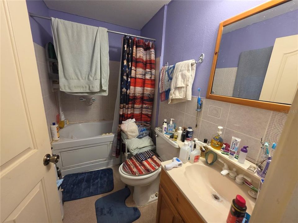 Active With Contract: $399,900 (3 beds, 2 baths, 1276 Square Feet)