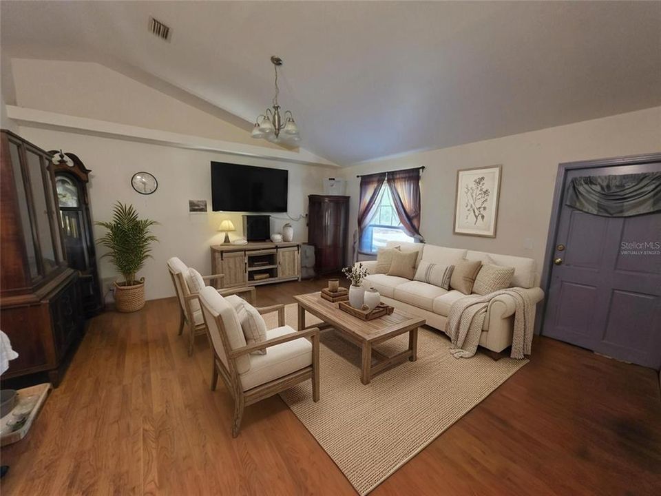 Active With Contract: $399,900 (3 beds, 2 baths, 1276 Square Feet)