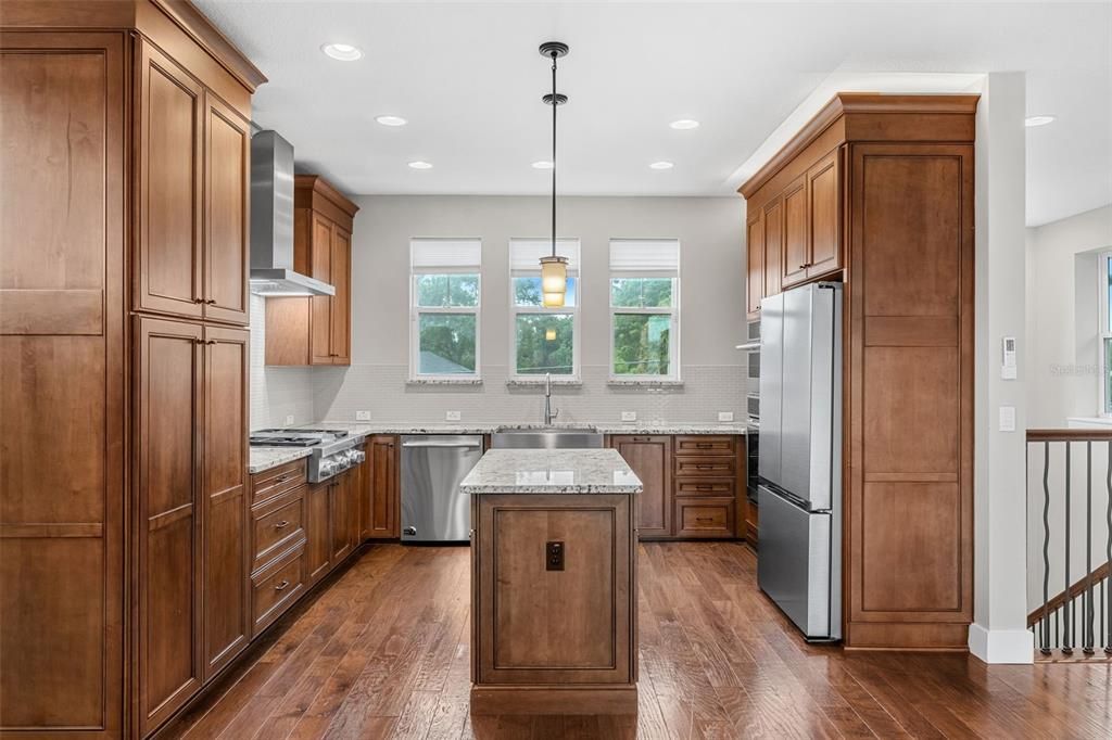 На продажу: $849,000 (3 спален, 2 ванн, 1904 Квадратных фут)
