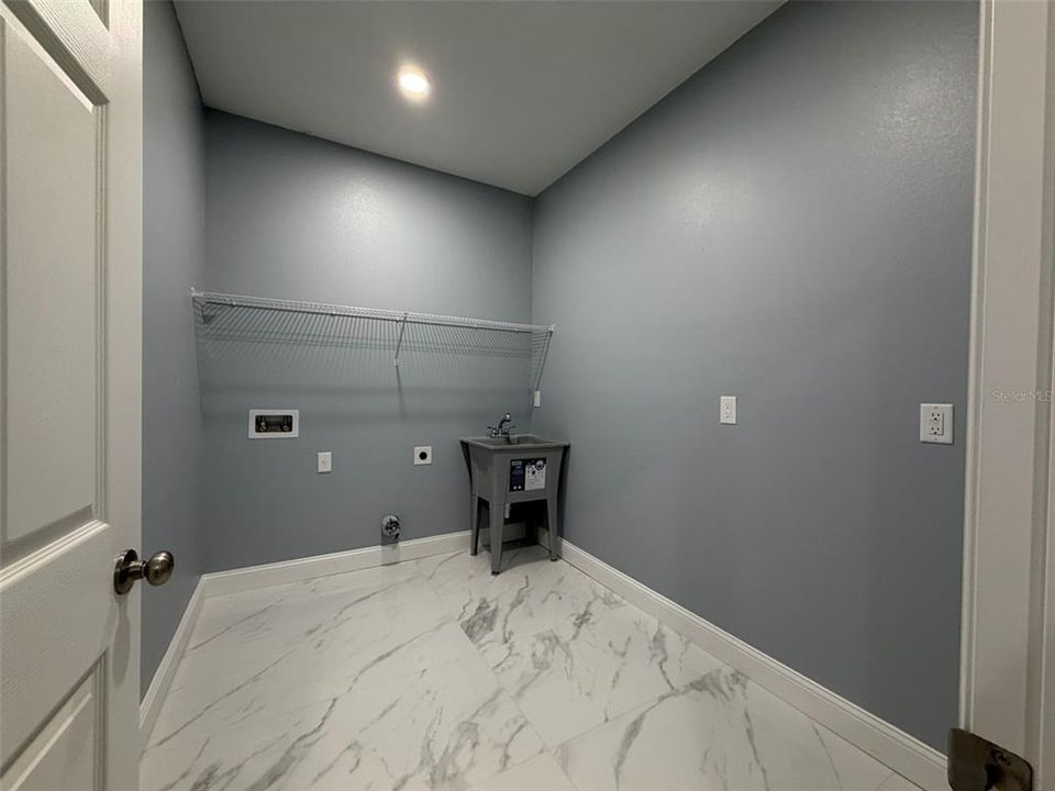 For Rent: $3,200 (5 beds, 3 baths, 3751 Square Feet)