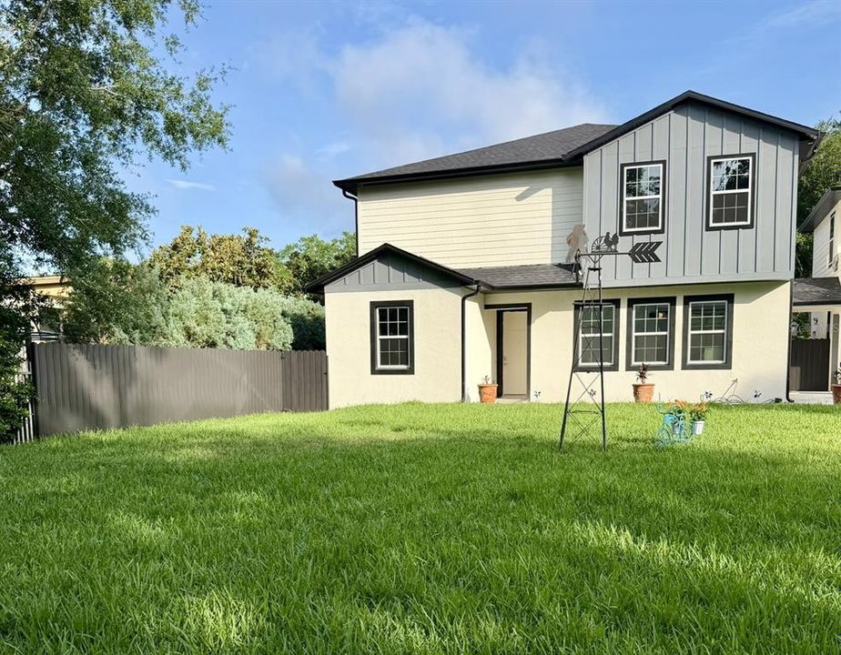 For Rent: $3,200 (5 beds, 3 baths, 3751 Square Feet)