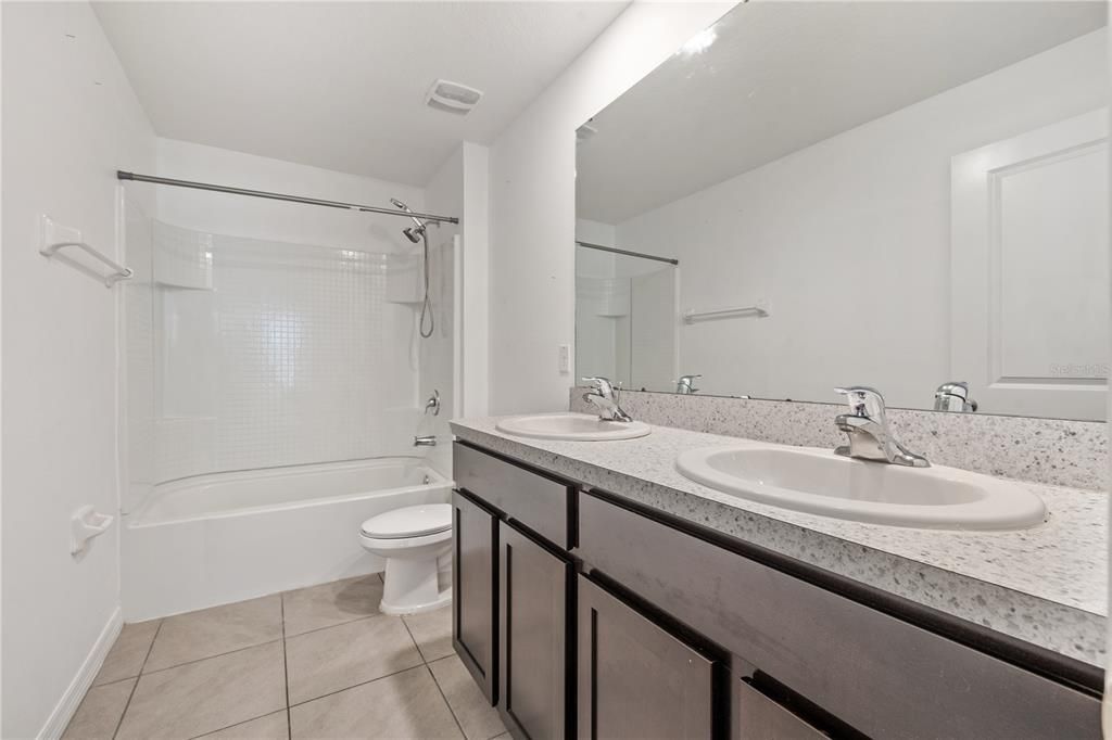 For Sale: $415,000 (5 beds, 3 baths, 2522 Square Feet)