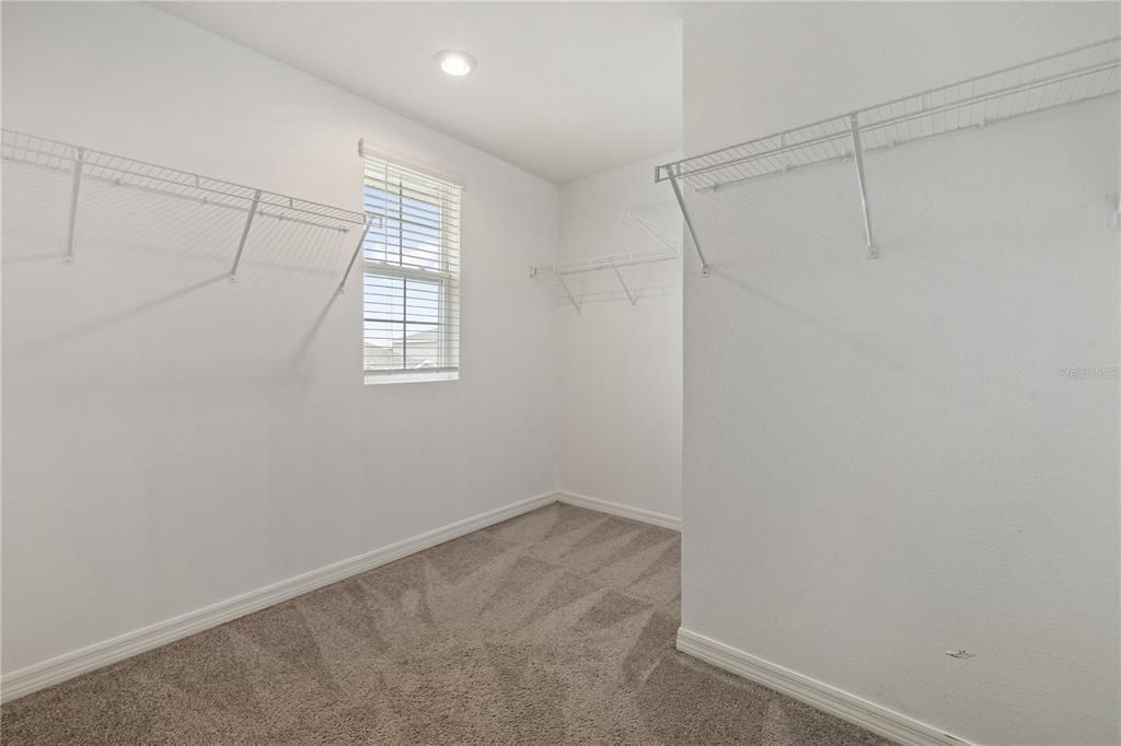 For Sale: $415,000 (5 beds, 3 baths, 2522 Square Feet)
