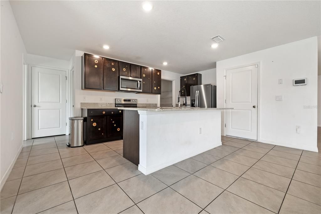 For Sale: $415,000 (5 beds, 3 baths, 2522 Square Feet)
