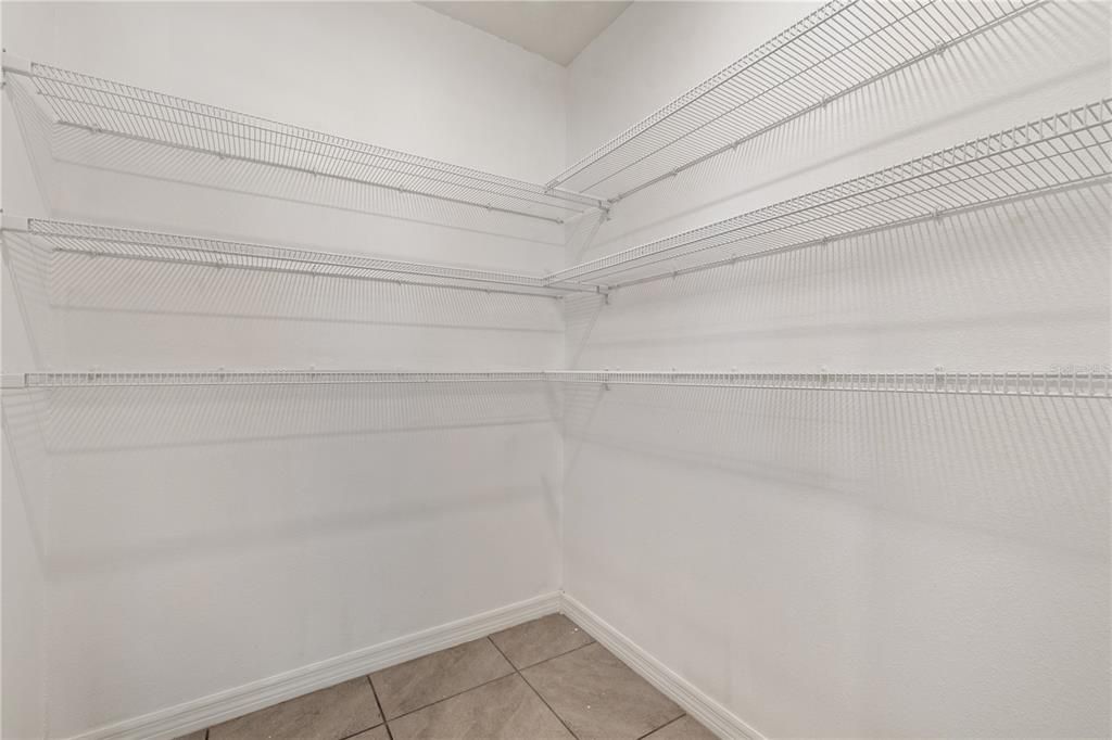 For Sale: $415,000 (5 beds, 3 baths, 2522 Square Feet)