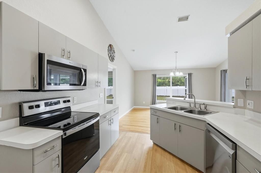 For Sale: $399,000 (3 beds, 2 baths, 1672 Square Feet)