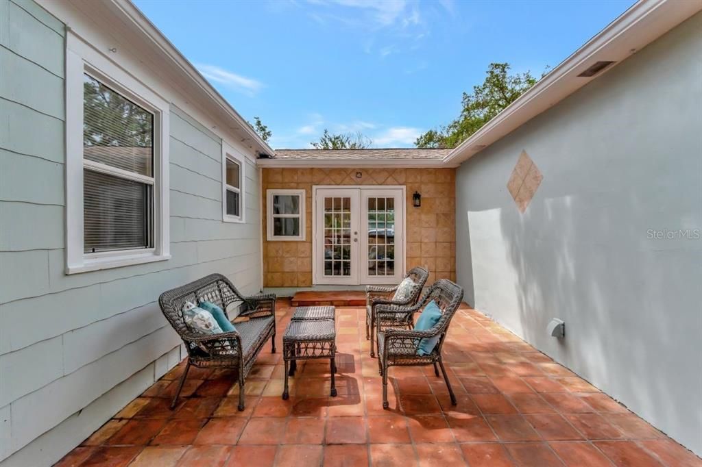 For Rent: $2,950 (4 beds, 2 baths, 1404 Square Feet)