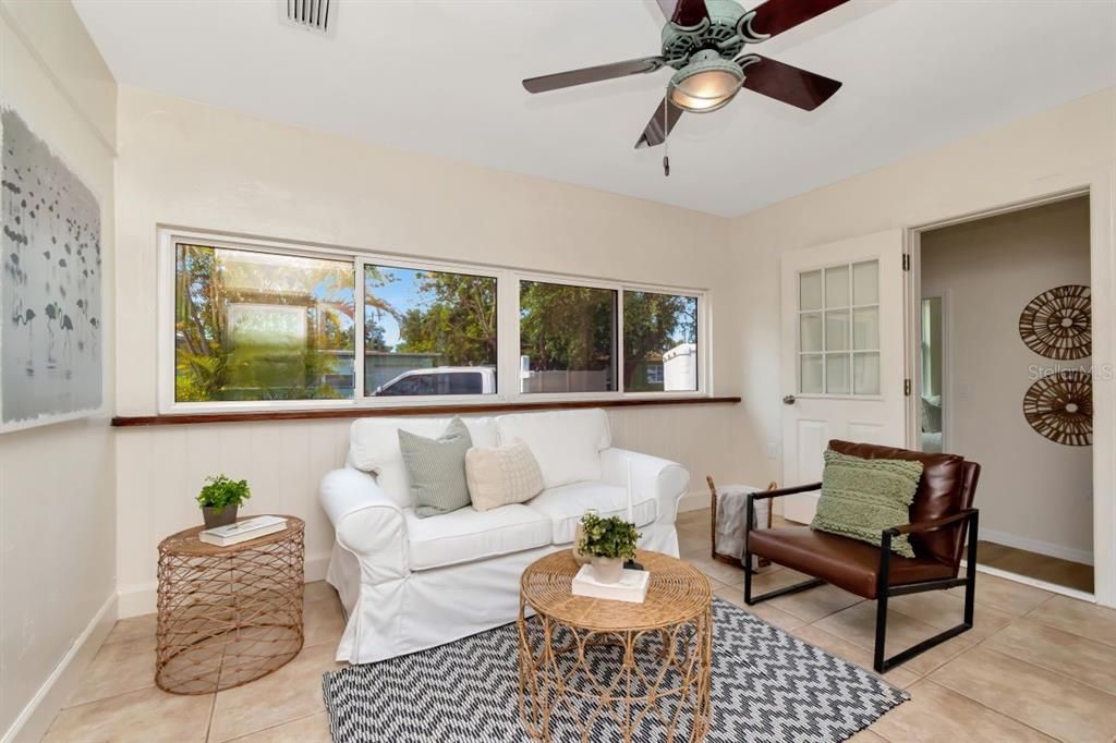 For Rent: $2,950 (4 beds, 2 baths, 1404 Square Feet)