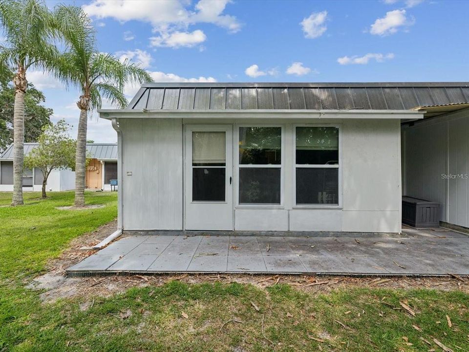 For Sale: $95,000 (1 beds, 1 baths, 779 Square Feet)