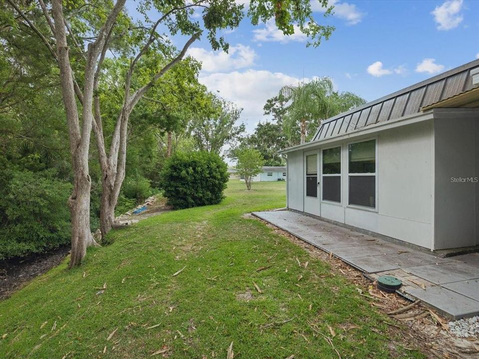 For Sale: $95,000 (1 beds, 1 baths, 779 Square Feet)