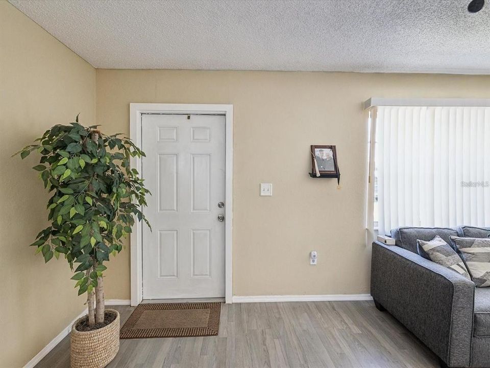 For Sale: $95,000 (1 beds, 1 baths, 779 Square Feet)
