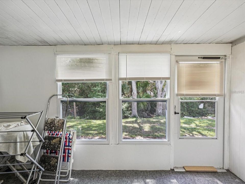 For Sale: $95,000 (1 beds, 1 baths, 779 Square Feet)