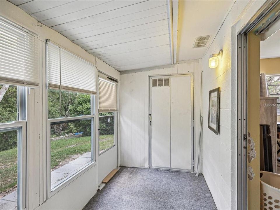 For Sale: $95,000 (1 beds, 1 baths, 779 Square Feet)