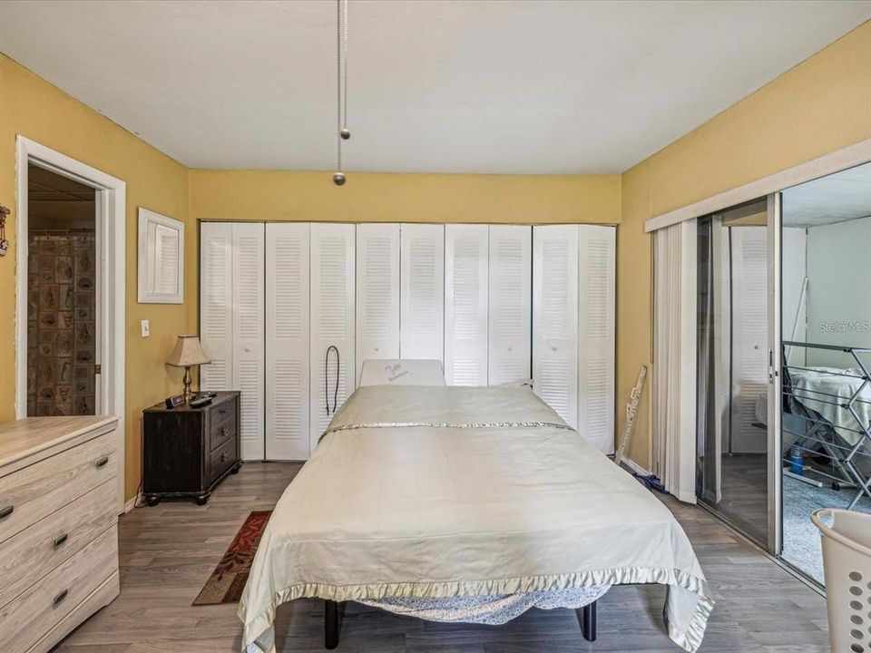 For Sale: $95,000 (1 beds, 1 baths, 779 Square Feet)