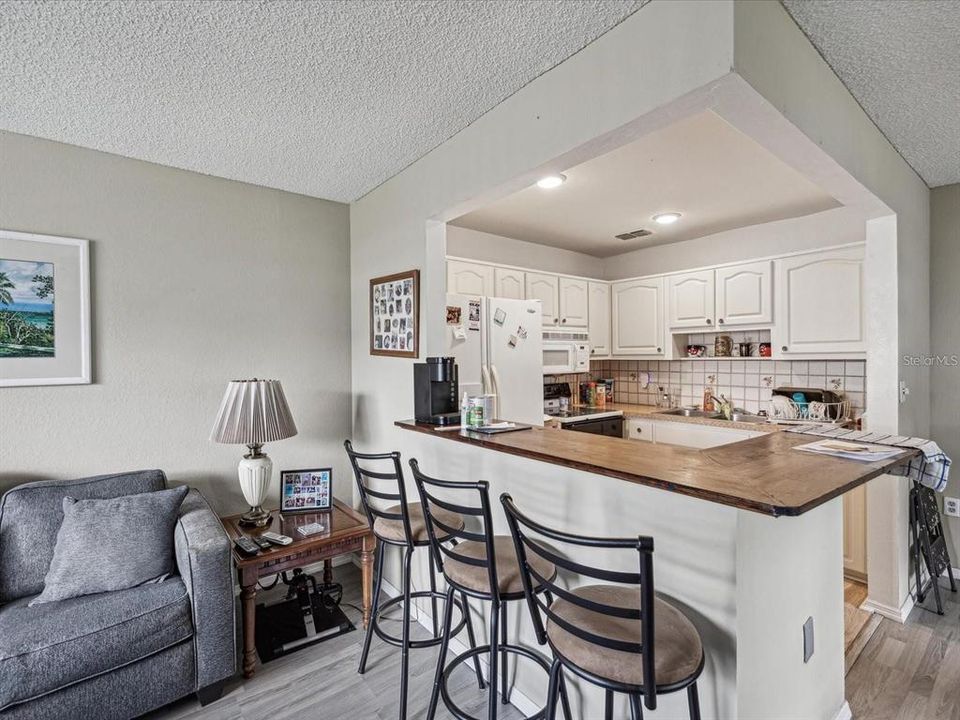 For Sale: $95,000 (1 beds, 1 baths, 779 Square Feet)