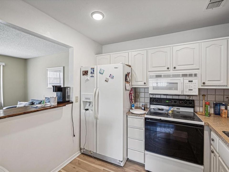 For Sale: $95,000 (1 beds, 1 baths, 779 Square Feet)