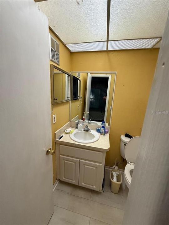 For Sale: $95,000 (1 beds, 1 baths, 779 Square Feet)