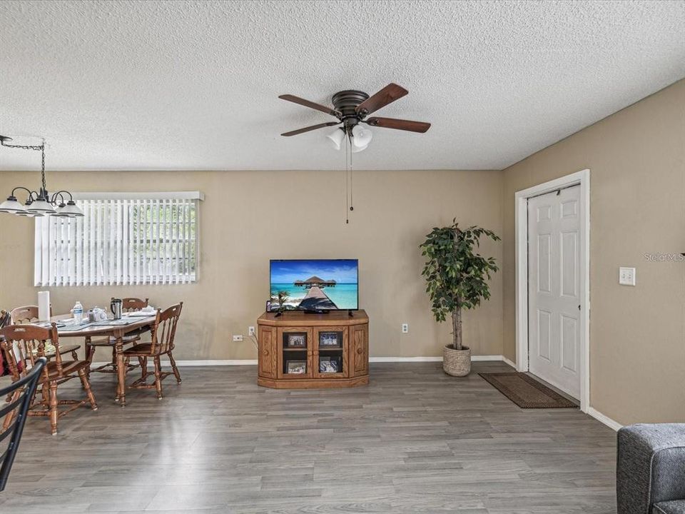 For Sale: $95,000 (1 beds, 1 baths, 779 Square Feet)
