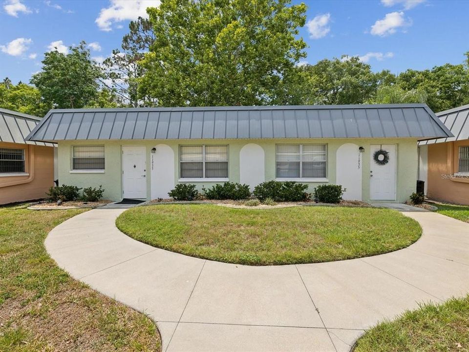 For Sale: $95,000 (1 beds, 1 baths, 779 Square Feet)