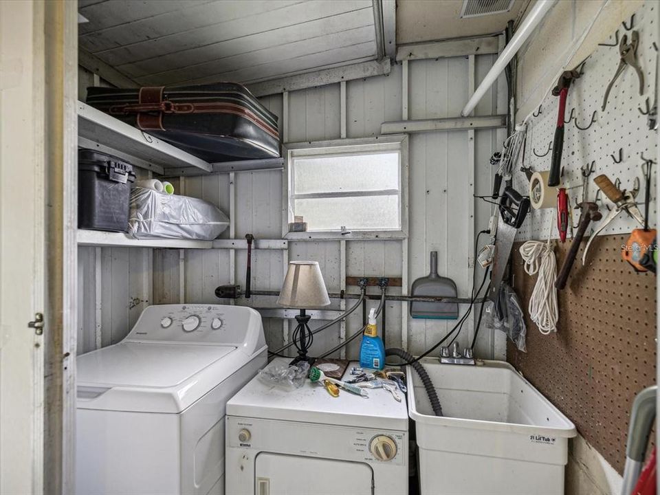 For Sale: $95,000 (1 beds, 1 baths, 779 Square Feet)