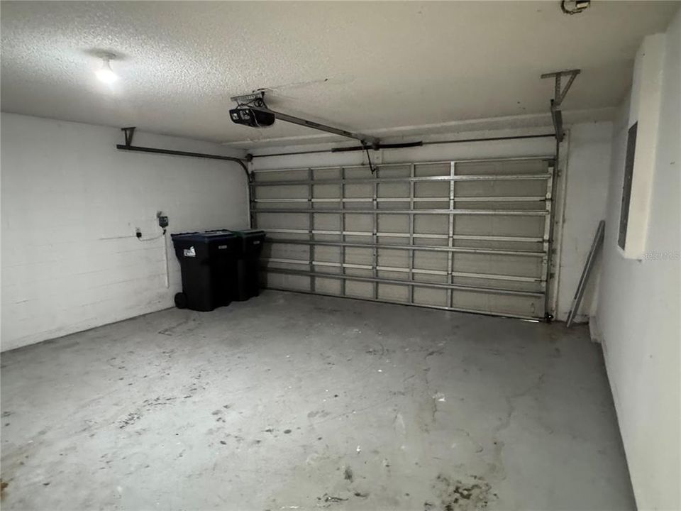 For Rent: $2,595 (4 beds, 2 baths, 1709 Square Feet)