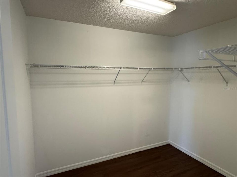 For Rent: $2,595 (4 beds, 2 baths, 1709 Square Feet)