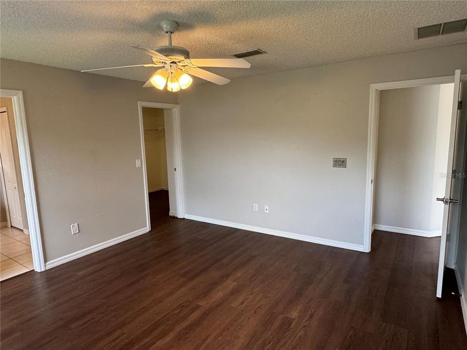 For Rent: $2,595 (4 beds, 2 baths, 1709 Square Feet)
