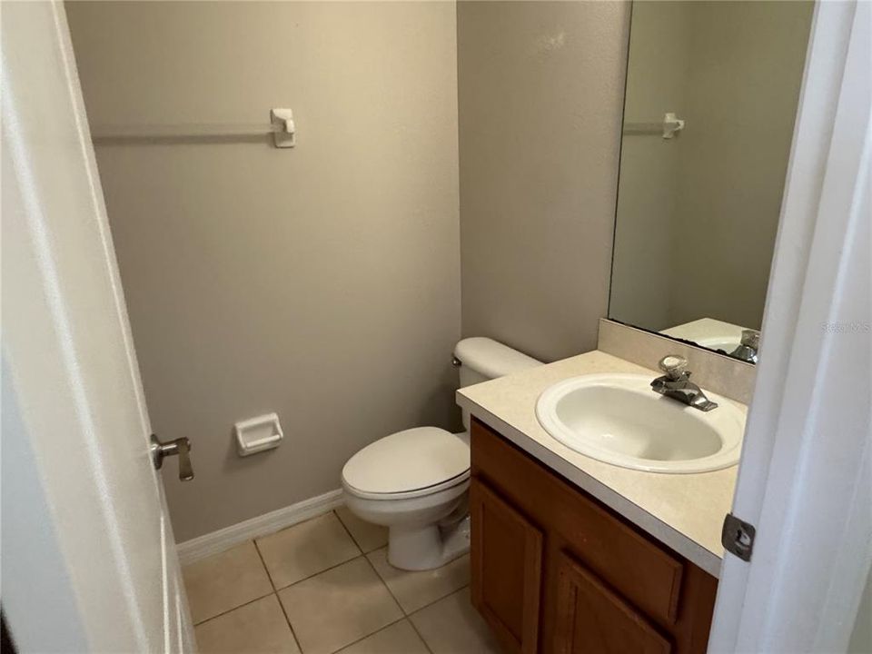 For Rent: $2,595 (4 beds, 2 baths, 1709 Square Feet)