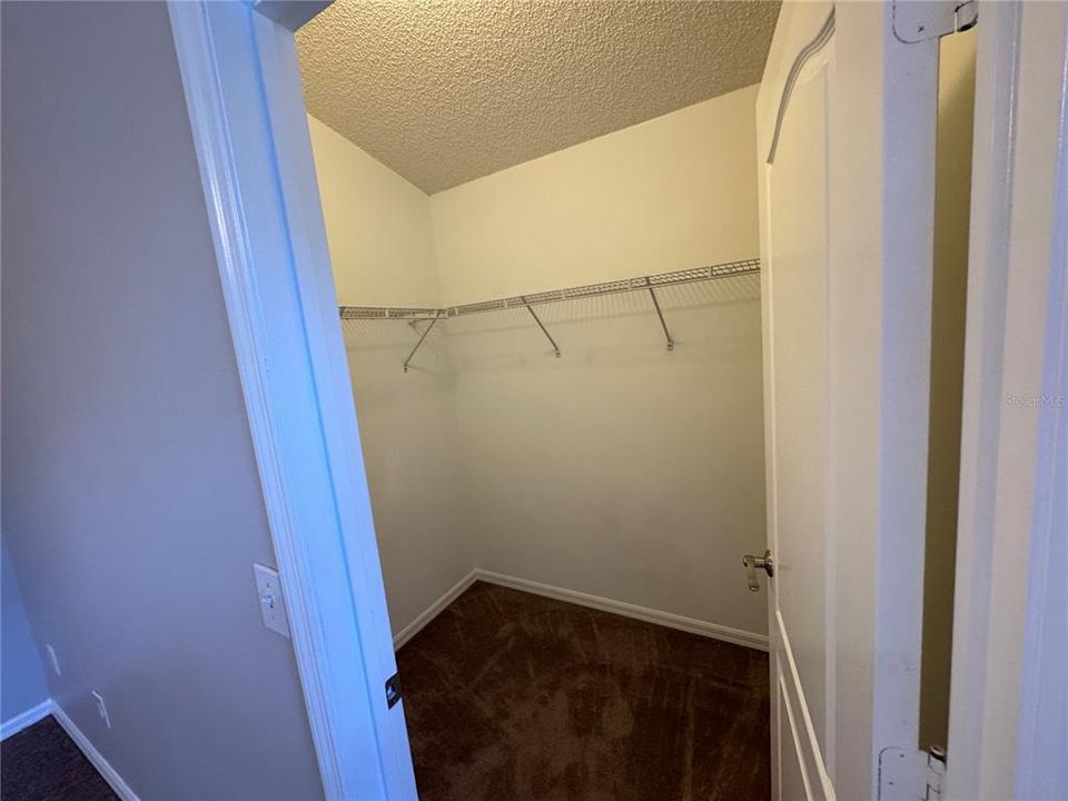 For Rent: $2,595 (4 beds, 2 baths, 1709 Square Feet)