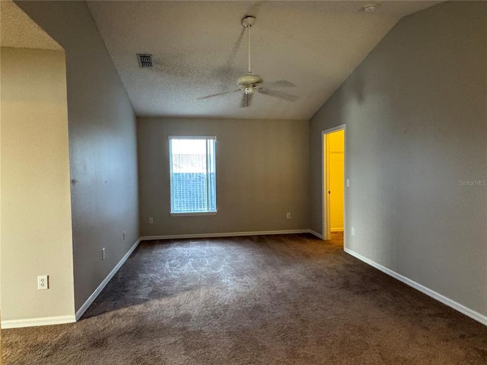 For Rent: $2,595 (4 beds, 2 baths, 1709 Square Feet)