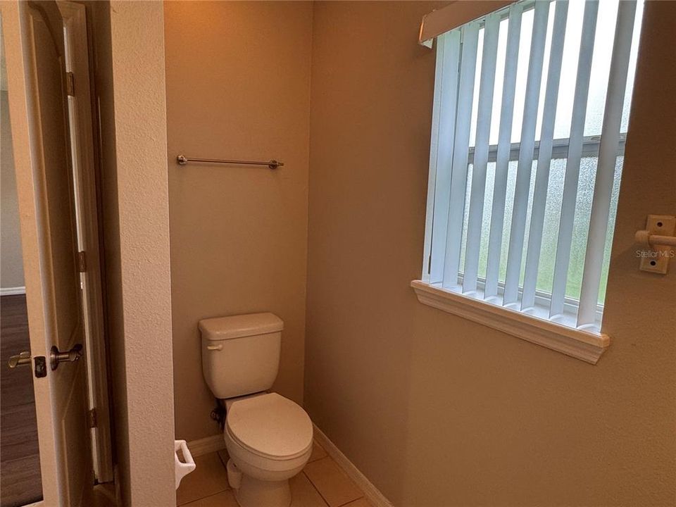 For Rent: $2,595 (4 beds, 2 baths, 1709 Square Feet)