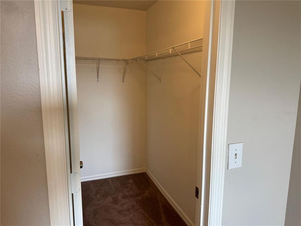 For Rent: $2,595 (4 beds, 2 baths, 1709 Square Feet)