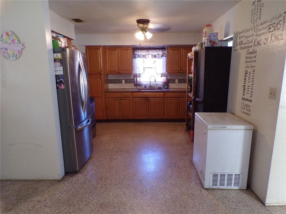 For Sale: $485,000 (5 beds, 3 baths, 2357 Square Feet)