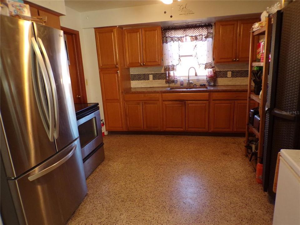 For Sale: $485,000 (5 beds, 3 baths, 2357 Square Feet)
