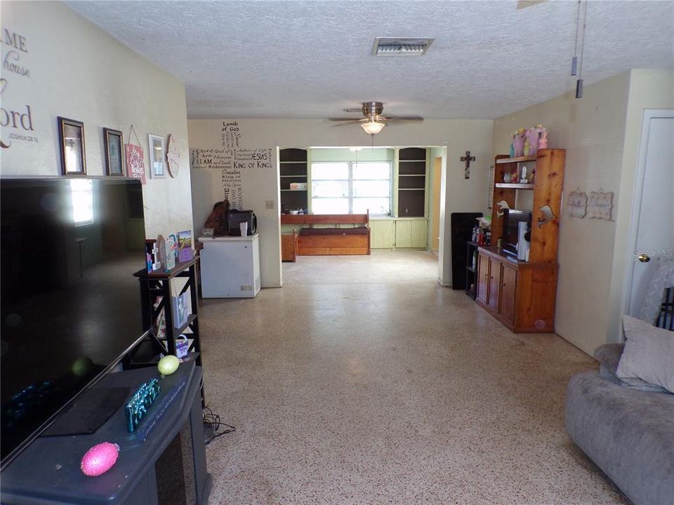 For Sale: $485,000 (5 beds, 3 baths, 2357 Square Feet)
