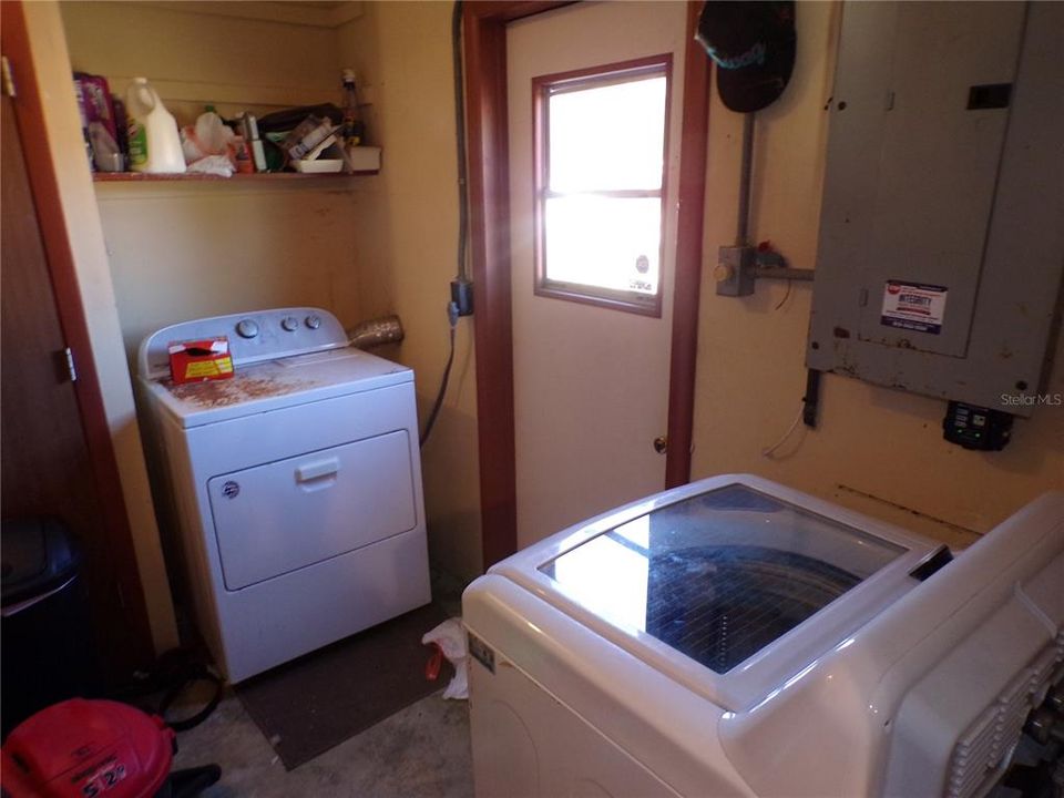 For Sale: $485,000 (5 beds, 3 baths, 2357 Square Feet)