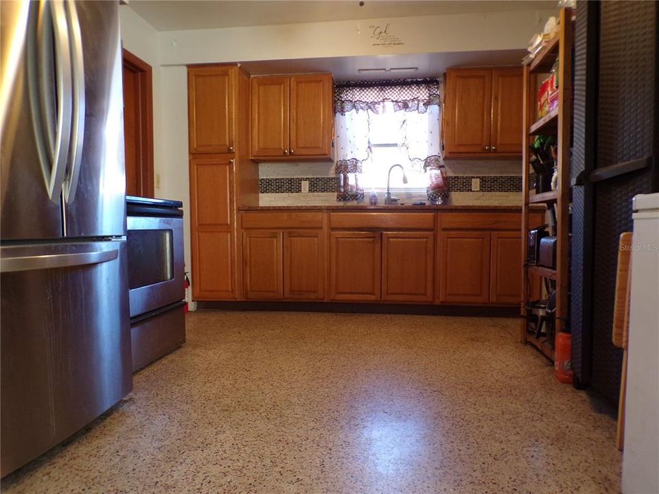For Sale: $485,000 (5 beds, 3 baths, 2357 Square Feet)