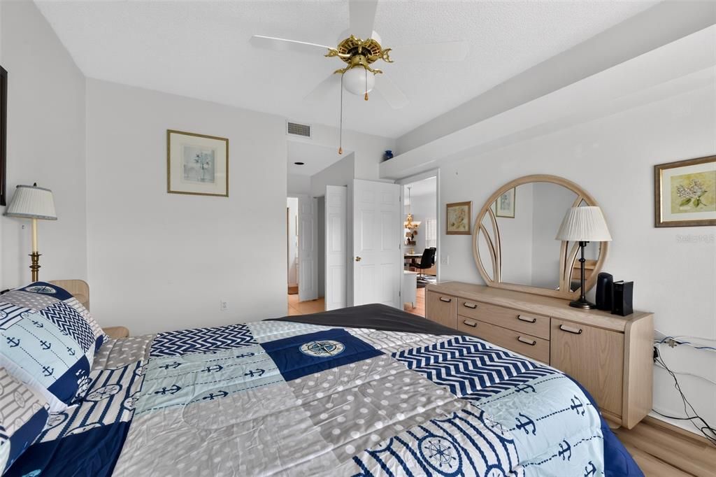 En Venta: $278,000 (2 camas, 2 baños, 1349 Pies cuadrados)