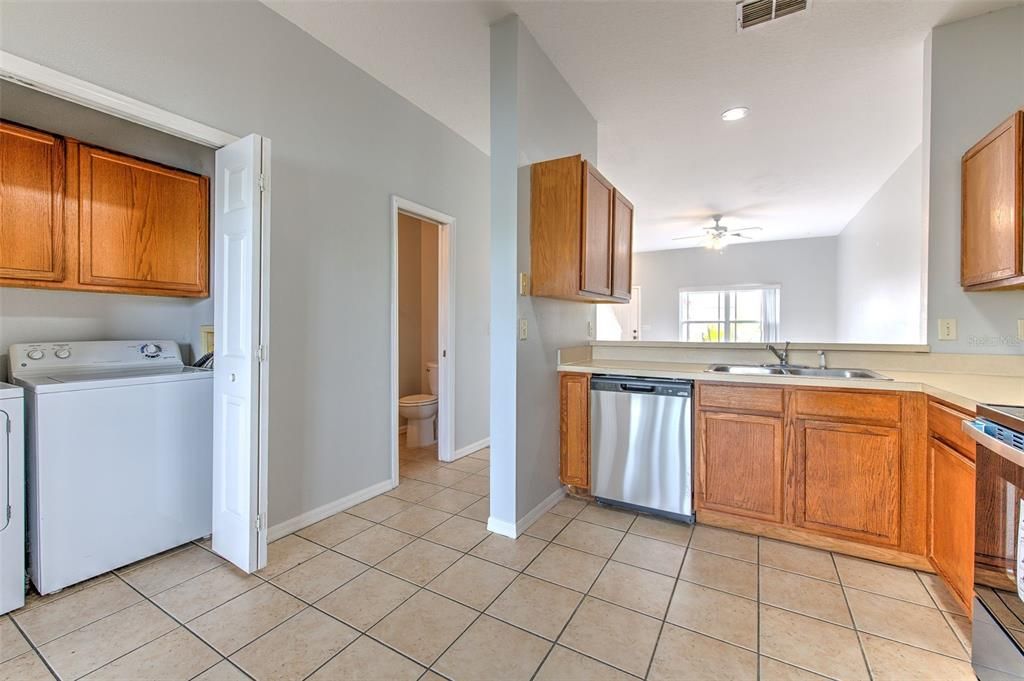 For Sale: $219,900 (2 beds, 1 baths, 1054 Square Feet)
