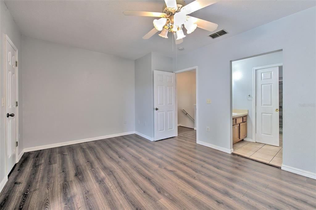 For Sale: $219,900 (2 beds, 1 baths, 1054 Square Feet)