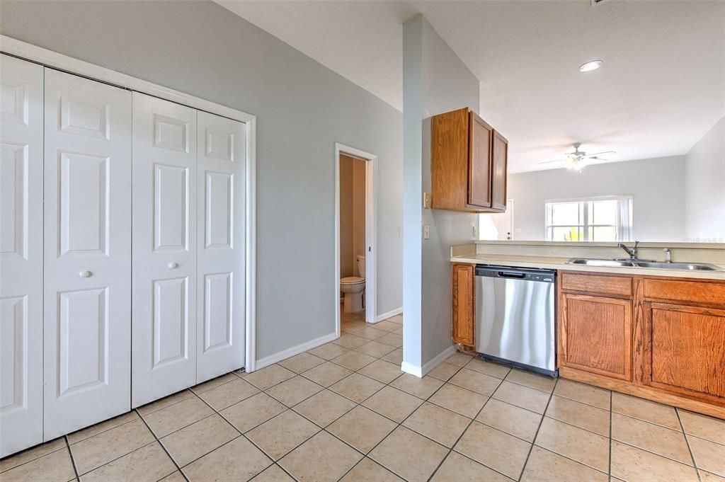 For Sale: $219,900 (2 beds, 1 baths, 1054 Square Feet)