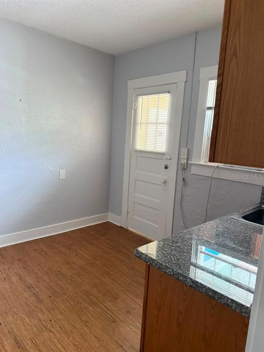 For Rent: $1,295 (1 beds, 1 baths, 550 Square Feet)