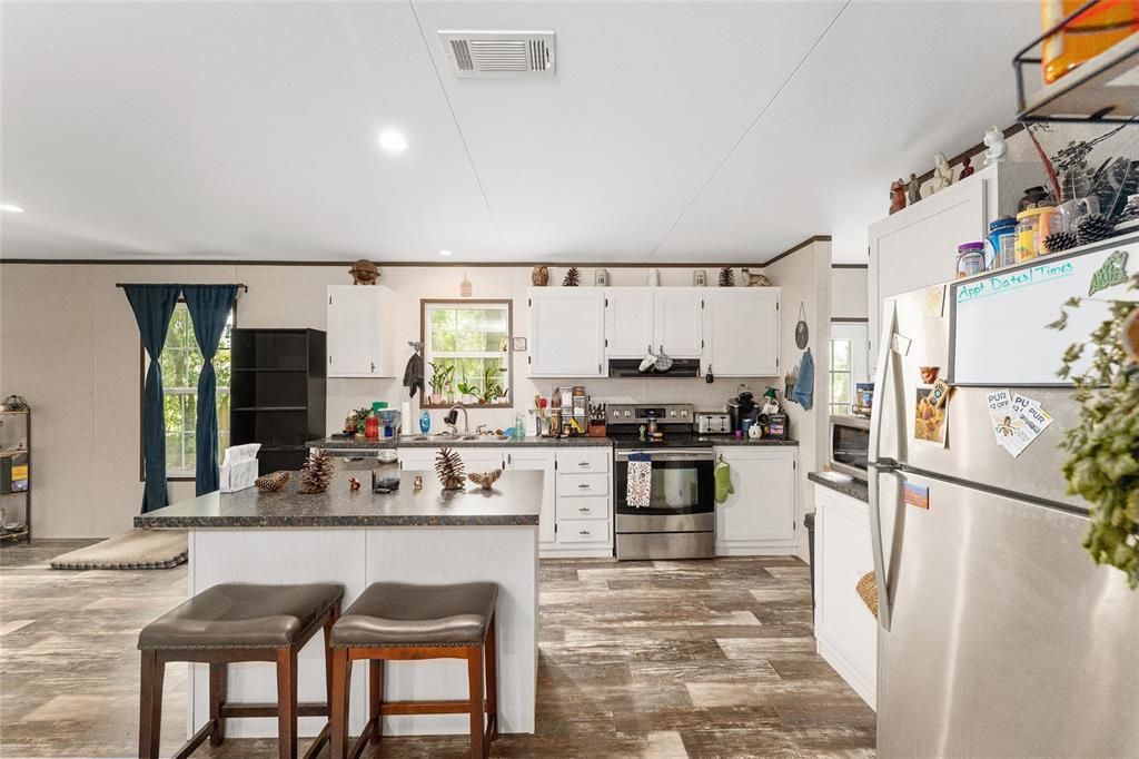 For Sale: $320,000 (3 beds, 2 baths, 1568 Square Feet)