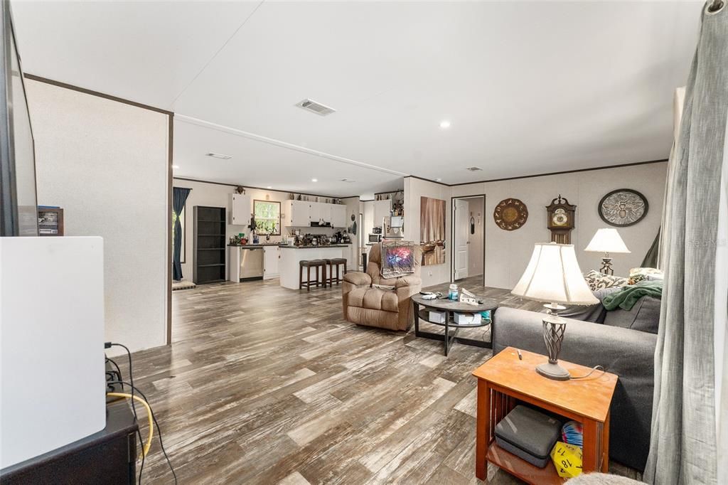 For Sale: $320,000 (3 beds, 2 baths, 1568 Square Feet)